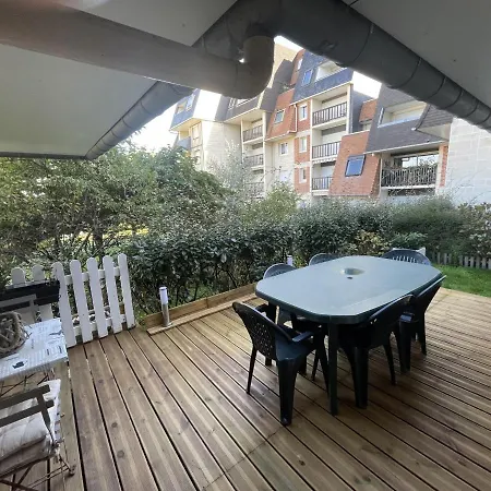 3 Pieces Avec Jardinet, 6 Personnes, Internet, Proche Grand De - Fr-1-487-308 * Cabourg